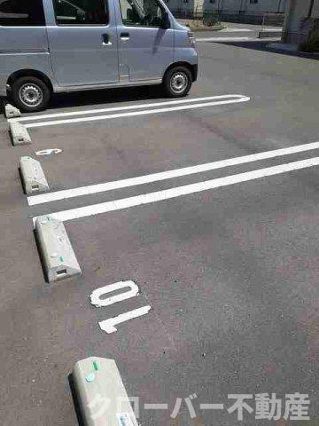 オルテンシアⅡの駐車場