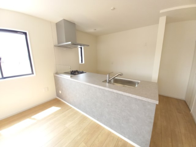 水戸市元吉田町　４期のキッチン|お洒落なカウンターキッチン♪カウンター越しからリビングが見渡せるので、お子様の様子を見守りながらお料理が作れる嬉しいカウンターキッチン♪（同施工物件）