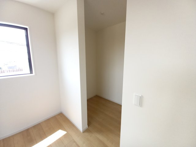 水戸市元吉田町　４期の収納|ウォークインクローゼットには衣類だけでなく、趣味のグッズもたっぷり収納できます（同施工物件）