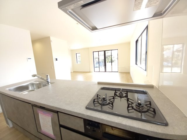 水戸市元吉田町　４期のキッチン|家族との会話を楽しみながらお料理が楽しめる対面式キッチン～！！ご家族との絆も深まりますね～♪（同施工物件）