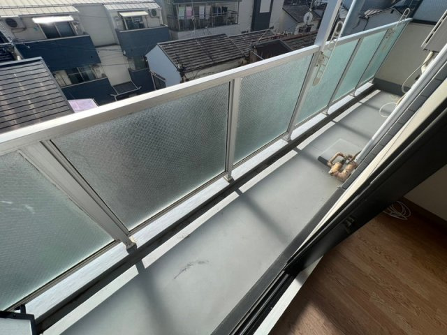 ひろやビルのバルコニー