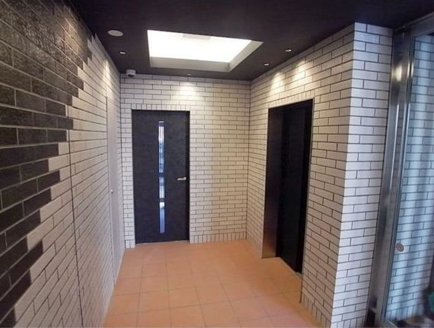 川口市本町４丁目の賃貸マンションのエントランス