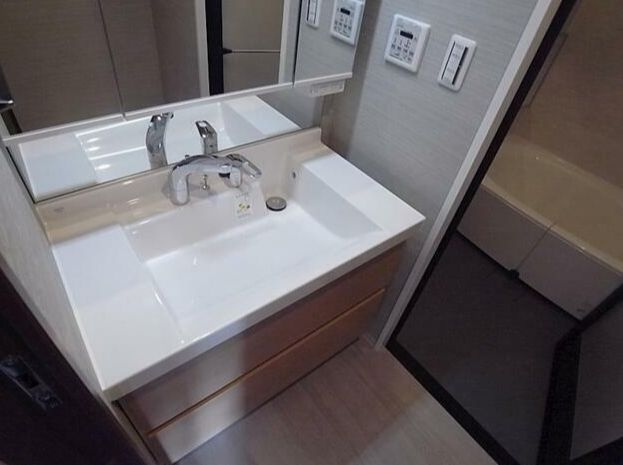 川口市本町４丁目の賃貸マンションの独立洗面台|※別号室参考写真