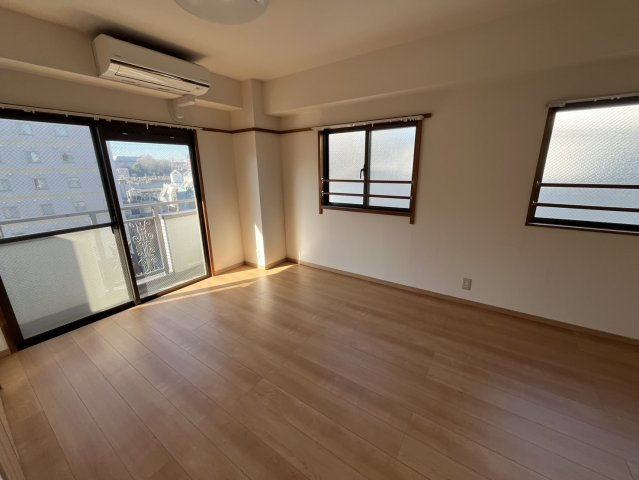 根岸拾番館の居間・リビング