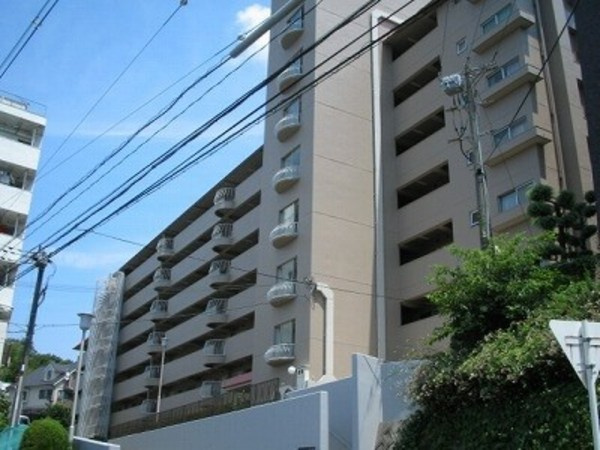 千里山サニーハイツの外観