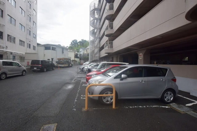 千里山サニーハイツの駐車場