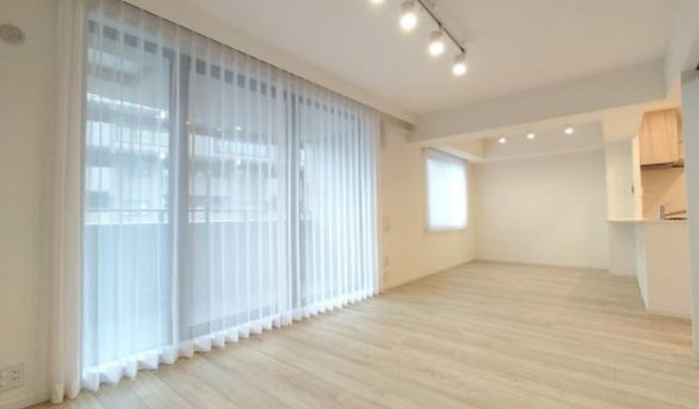 クリオ上大岡西壱番館【仲介手数料無料】の居間・リビング