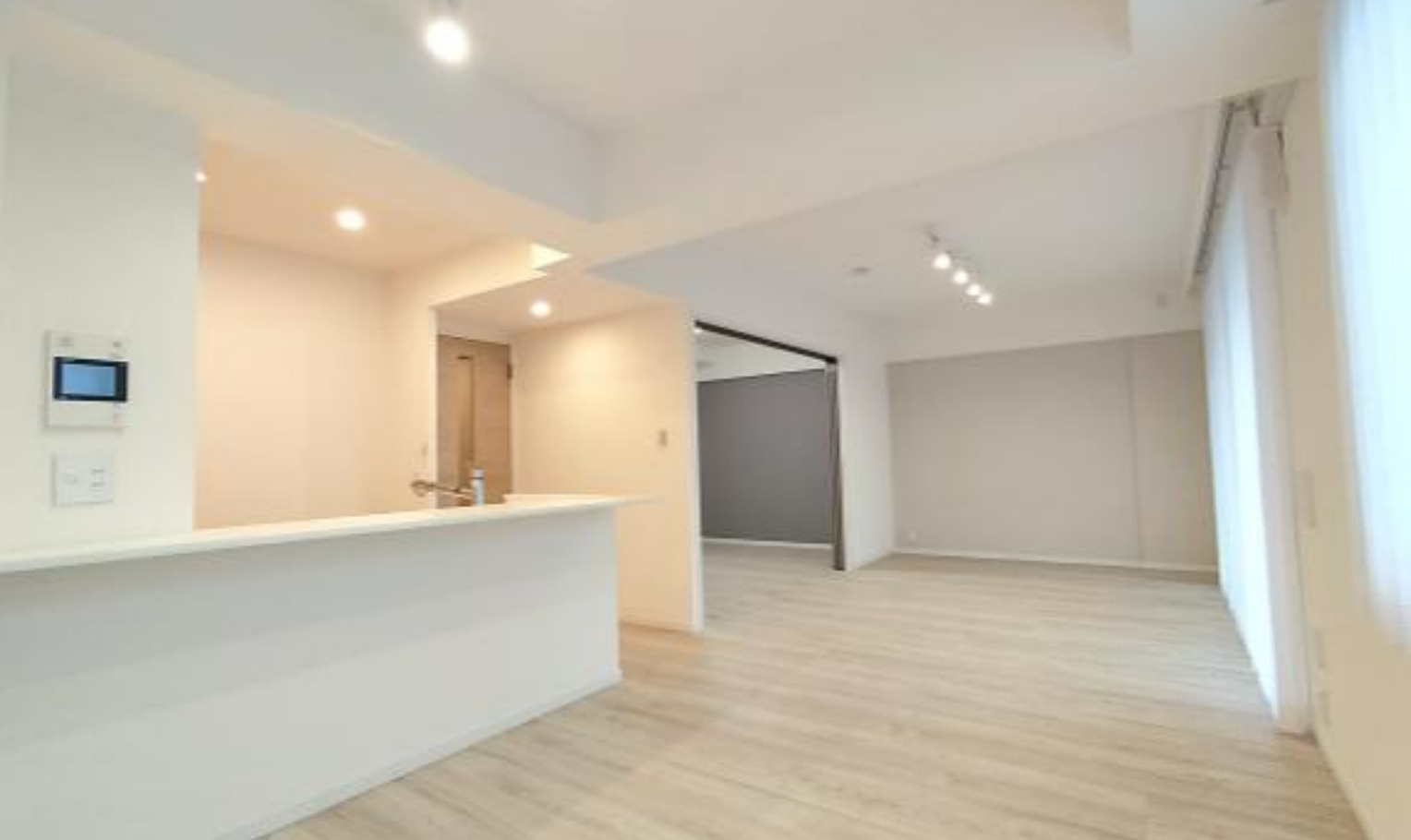 クリオ上大岡西壱番館【仲介手数料無料】の居間・リビング