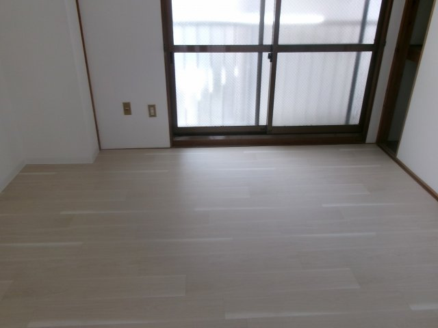 大蔵八幡町戸建の洋室