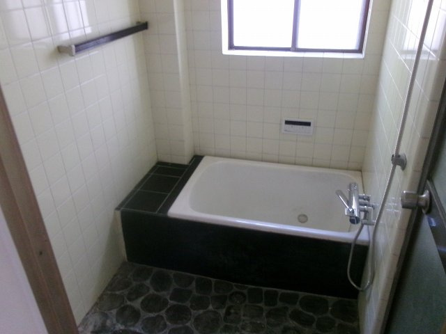 大蔵八幡町戸建の浴室