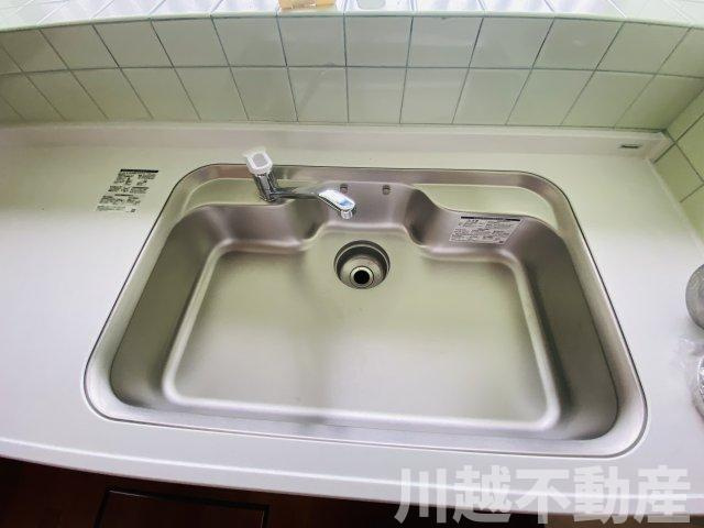 駐車場１台可能、庭付き、閑静な住宅地のキッチン|ドリンクサービスあります