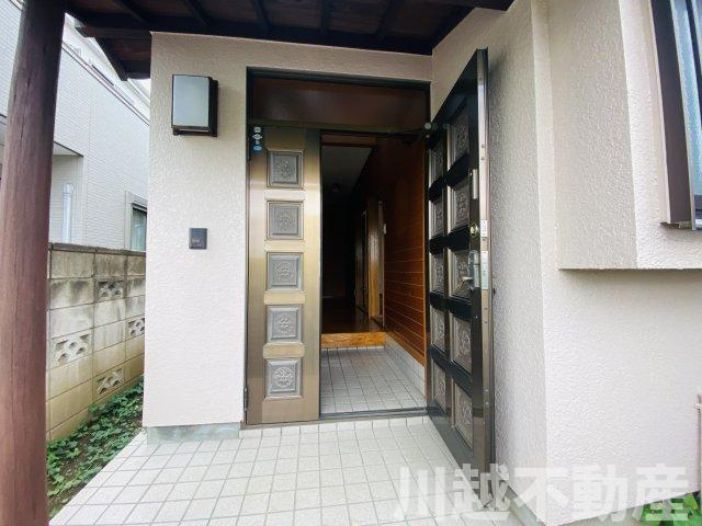 駐車場１台可能、庭付き、閑静な住宅地の玄関|住宅ローンにご不安な方もご相談ください