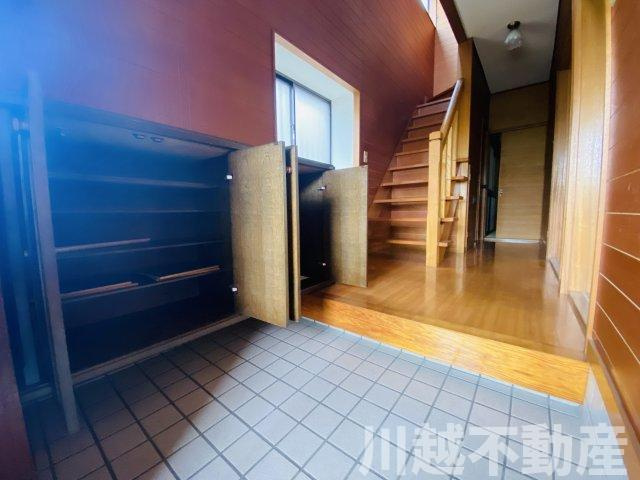駐車場１台可能、庭付き、閑静な住宅地の玄関|ご来店時に粗品プレゼントしています