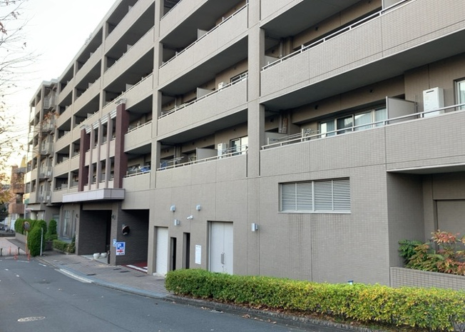 【外観】 | ダイヤモンドライフ森の里 | 眺望の良さを楽しめるダイニングキッチンで家族団らんの時間を過ごしてはいかがでしょうか。バルコニーから見える景色を家族で眺める時間は、時間が経つのを忘れてしまいそうですね。是非、現地を見に行きましょう！