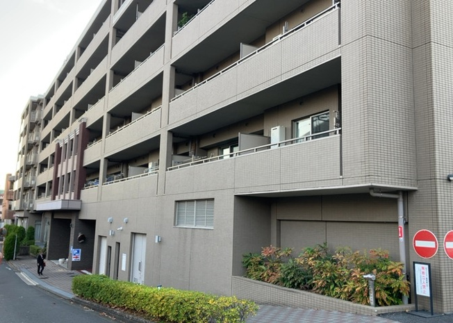 【外観】 | ダイヤモンドライフ森の里 | 景色重視でお家選ぶをするとスーパーが遠い！学校が遠い！など生活をするうえで利便性で困ることもあります。まず一度現地を見学する際に、周辺の施設などがあるかを確認し、暮らし始めた後のことを想像しましょう。