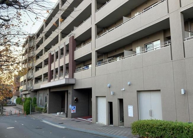 【外観】 | ダイヤモンドライフ森の里 | ＳＲＣ造は強度や耐震性の面でもRC造と比べて優れています。そのため、10階建以上の高層または超高層マンションなどの建築にも多く採用されています。柱や梁などのサイズが小さくても高い耐震性を確保できます。