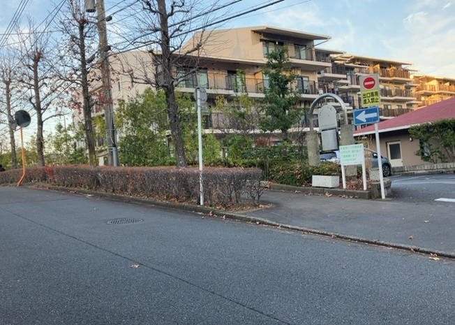 【展望】 | ダイヤモンドライフ森の里 | 眺望を気にして物件を探す場合、前面に建物が建っていないか現地で確認しましょう！前面に建物があると景色はもちろん、日当たりや風通しにも影響が出てきます。住んだ時のことを想像しながら現地見学をしましょう。