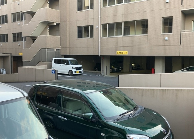 【駐車場】 | ダイヤモンドライフ森の里 | 駐車場と明記されていても、最小スペースでつくられた駐車場だと大型車は駐車できなかったり、出入りしにくくなったりする可能性があります。お車のサイズと購入したい物件の駐車場のサイズを現地で確認しましょう。