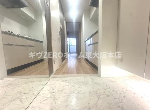 セイワパレス京町堀の玄関