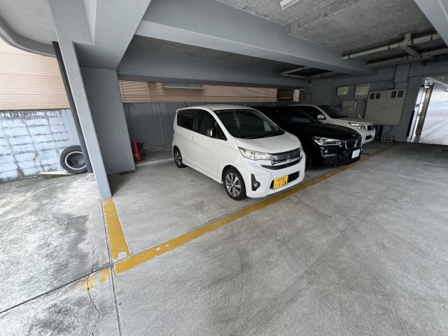 ペシュmotoshioの駐車場