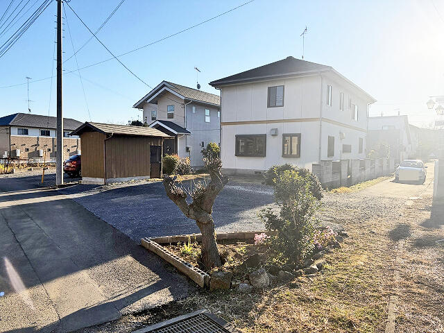 【外観】 | 下妻市下妻丙　中古戸建 | 敷地広々121坪！！広ーいお庭で家庭菜園なども実現できちゃいますね(*^^)v