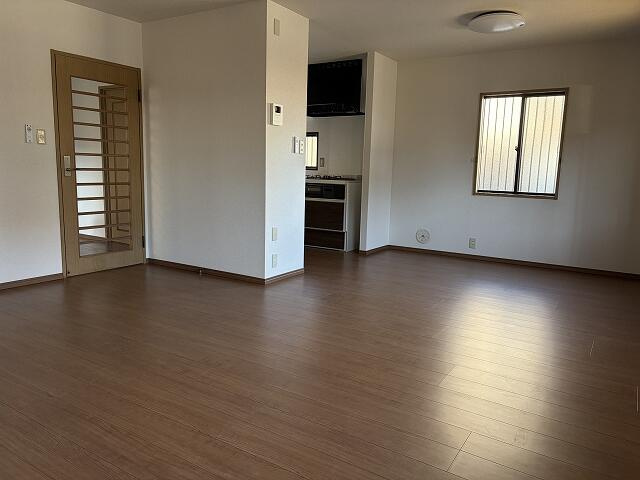 【居間・リビング】 | 下妻市下妻丙　中古戸建