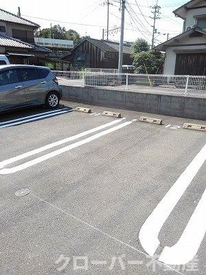 ファイン・パラッツオＡの駐車場