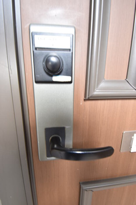 【玄関】 | ガーデンプレイス B棟 | カードキー（玄関ドア）