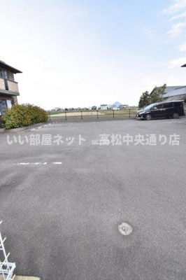 【駐車場】 | ガーデンプレイス B棟 | 駐車場