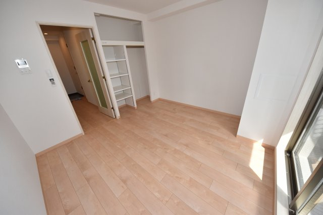 ロイヤルコート立売堀の寝室