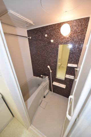 ロイヤルコート立売堀の浴室