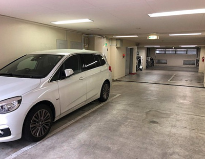 【駐車場】 | 東銀座ロイアルハイツ | 駐車場があるので、車を買う予定の方も安心です