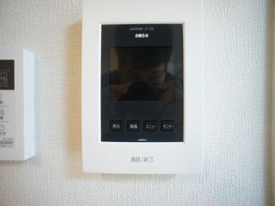 【セキュリティ】 | リベルタ | 訪問者の確認ができるTVドアホン付きです♪