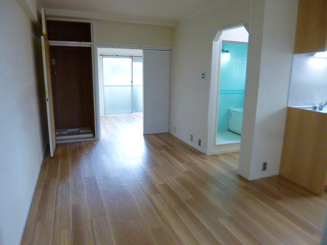 甲子園サニーハイツの居間・リビング