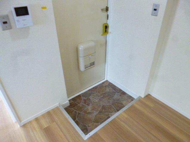 甲子園サニーハイツの玄関