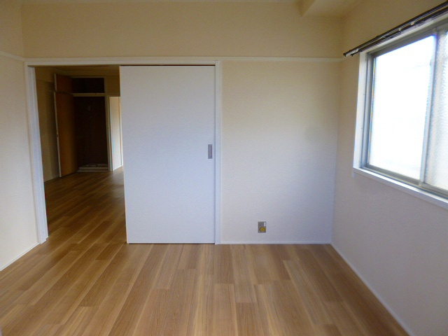 甲子園サニーハイツの居間・リビング