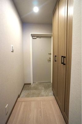 【玄関】 | ヴェルアージュ湘南台 | 収納もある玄関です