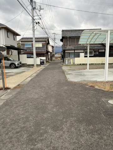 八幡２丁目　中古住宅の駐車場