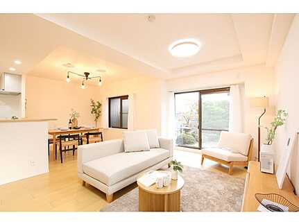 ロイヤルアーク庚午南の居間・リビング