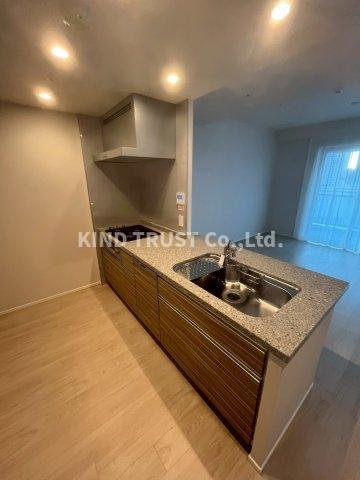 梅田ガーデンレジデンスのキッチン|コンパクトなキッチンで掃除もラクラク