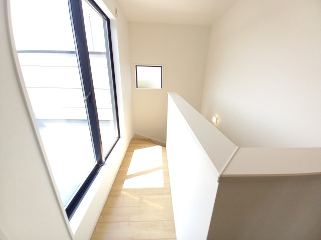 水戸市元吉田町　5期の内装|暖かい日差しが降り注ぐ２階のバルコニー前ホールスペース！とても気持ちがいいです（同施工物件）