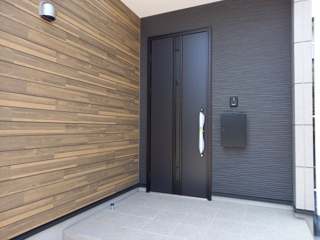 水戸市元吉田町　5期のエントランス|玄関です。玄関は住まいの（顔）です～♪新しい生活を新しい家で♪（同施工物件）