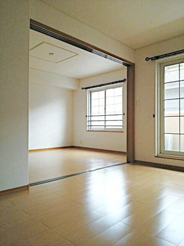 ボヌールＢの居間・リビング|こちらのリビングで趣味の時間をお楽しみください