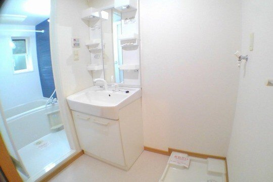 ヴェルデシャトーＢの洗面所|広い洗面スペース