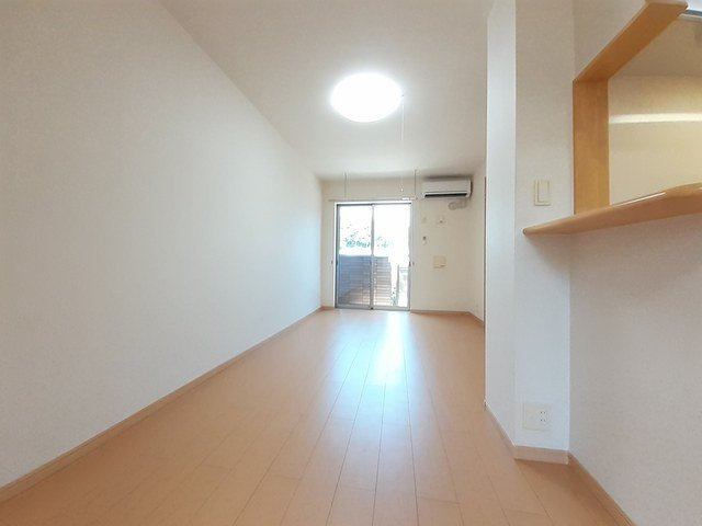 ブリーゼ和多田の居間・リビング|使いやすい居間です