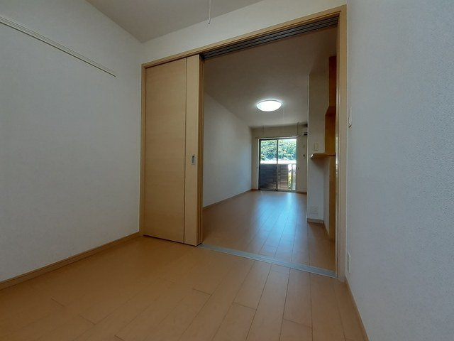 ブリーゼ和多田の内装|明るい室内です