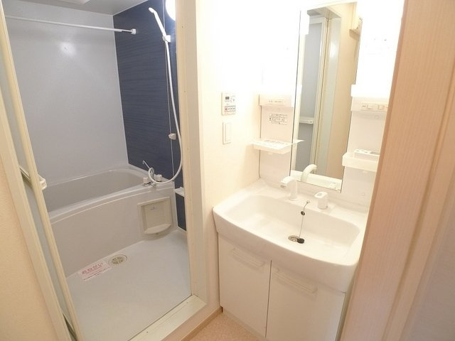 フィオーレの洗面所|明るい洗面所です