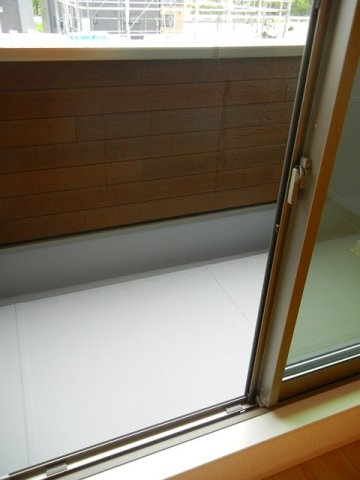 ピュア・ジュネス　Ａのバルコニー|外からの目が気にならないバルコニーで洗濯物が干せます