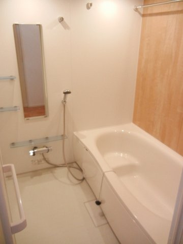 ピュア・ジュネス　Ａの浴室|落ち着いた空間のお風呂です