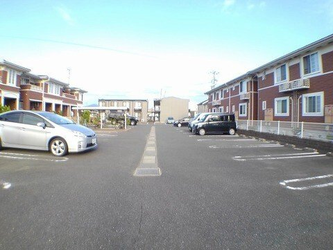 パイン　スクエア　ノース　Ｂの駐車場|カースペースがあります